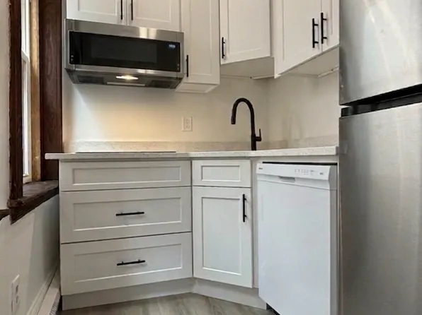 33 Charter St APT 3R, Boston, MA 02113
