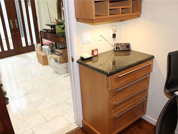 3rd image of 116 Fox Glen Cir