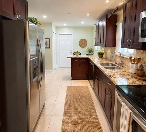 5th image of 1029 W COUNTRY CLUB CIRCLE
