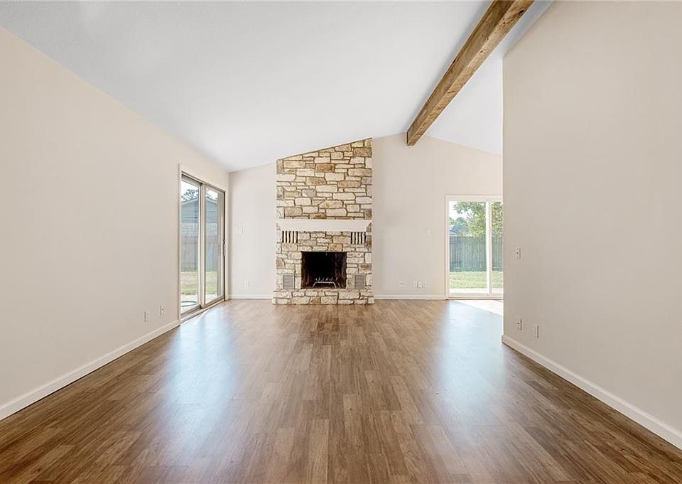 1st image of 117 Briar Forest Dr