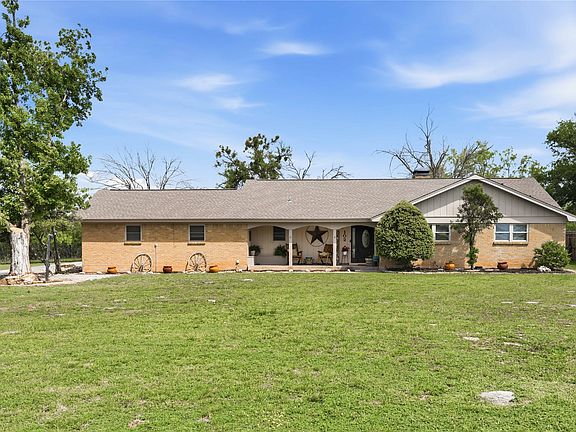 2nd image of 102 Lori Ln