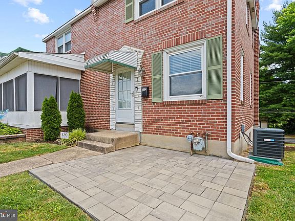 3rd image of 320 Lakeview Dr