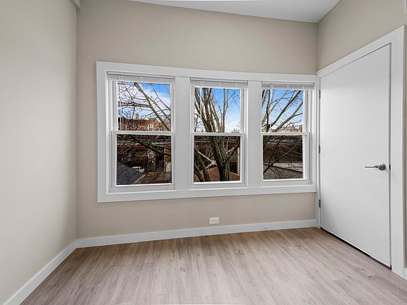 3rd image of 1221 W Newport Ave #1
