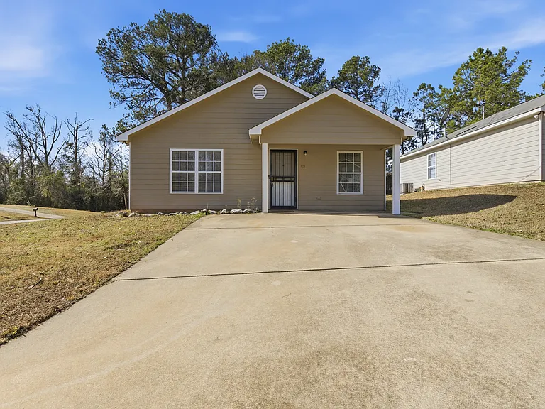 701 Pine Hill Ct — Photo 1