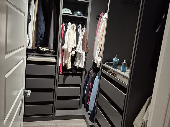 5th image of 925 Leon Ave #427
