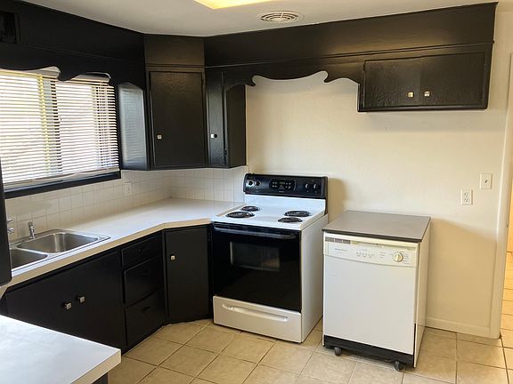 2nd image of 1525 6th St #A