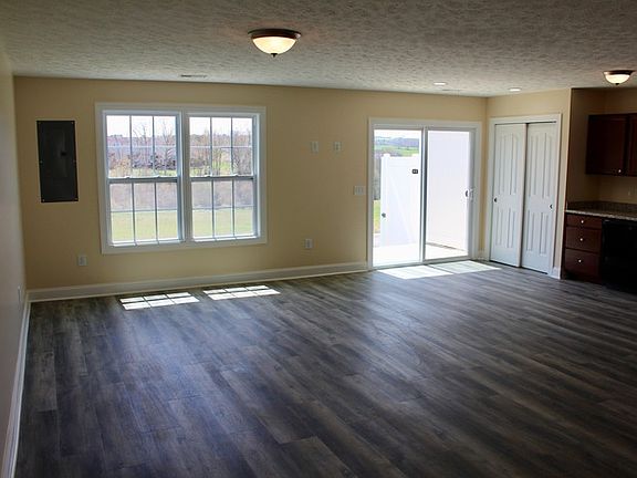 5th image of 540 Pin Oak Dr
