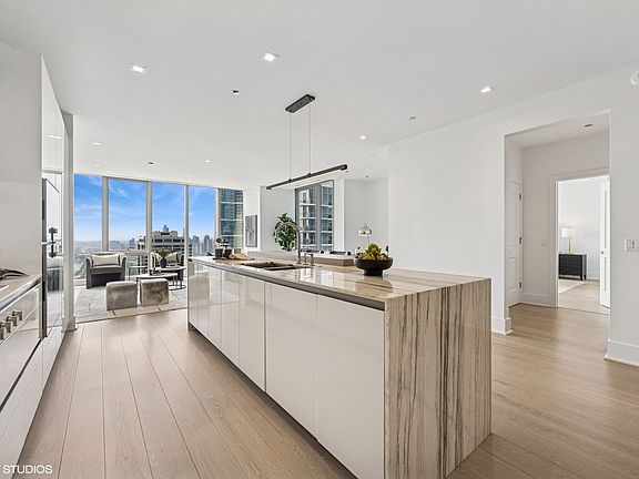 4th image of 363 E Wacker Dr Unit 3203