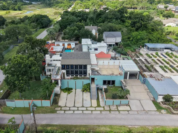 614 Pine Gully Rd, Seabrook, TX 77586