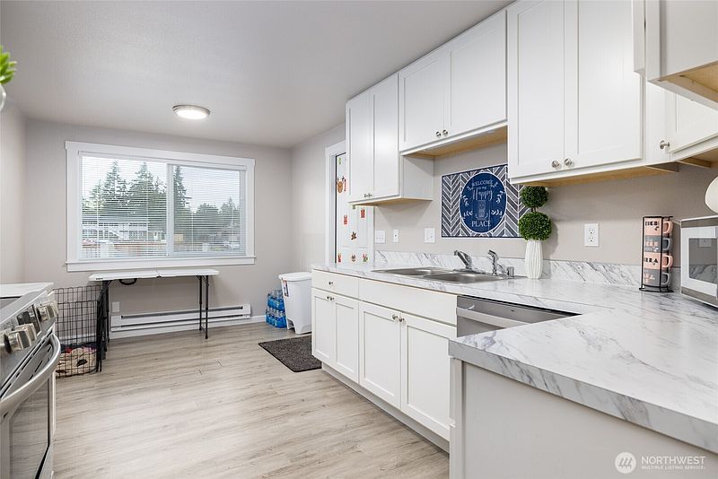 5th image of 401 Stanford Drive