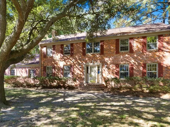 7335 Ruthven Rd, Norfolk, VA 23505