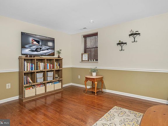 5th image of 16 Cameron Ct