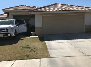 327 Willow Bend Dr, El Centro, CA 92243