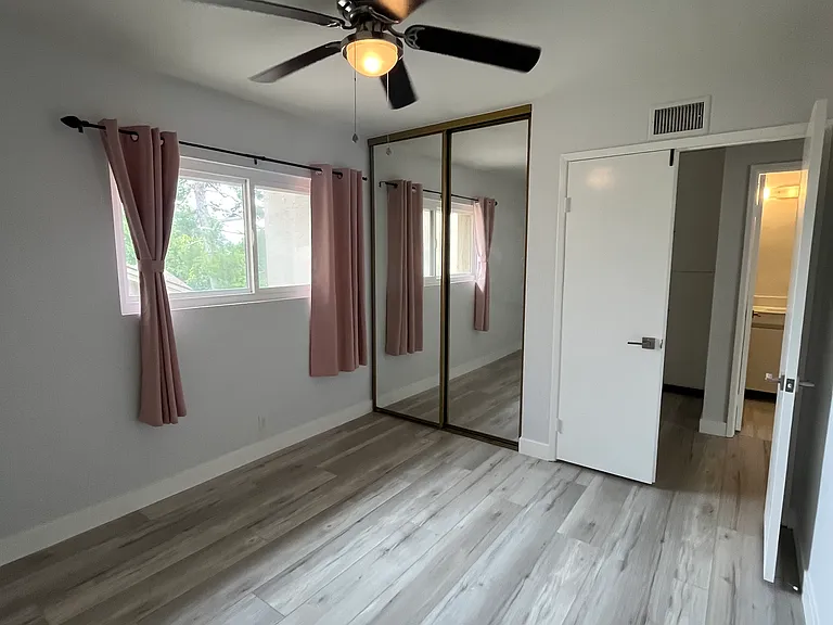 3275 Caminito Eastbluff #206 — Photo 22