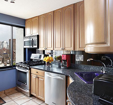 4th image of 300 E 59th St APT 2105