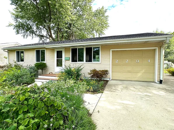 2204 Hollywood Blvd, Iowa City, IA 52240