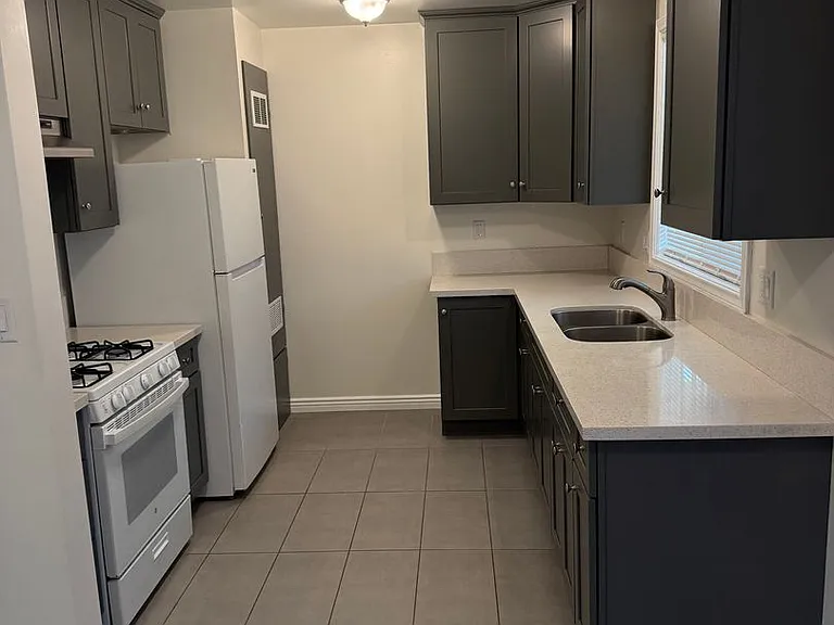 180 S Mountain View Ave — Photo 19
