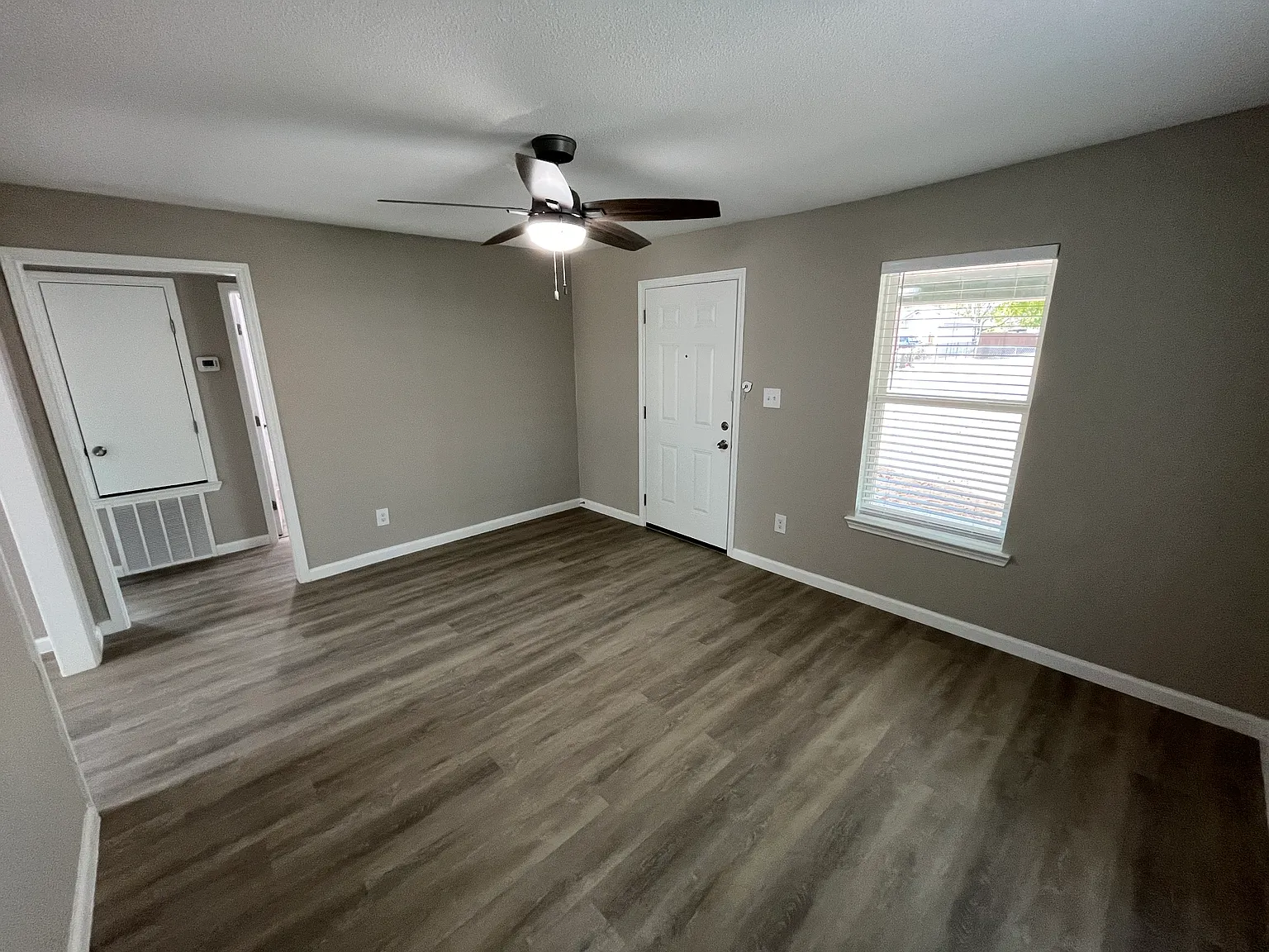 3 bed, 1104 sqft, $1,650 — Photo 1
