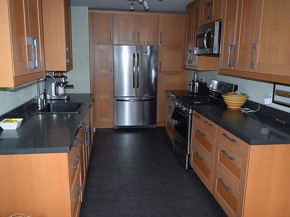 4th image of 1218 Cabrillo Ave
