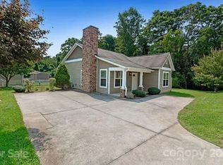 275 Old Farm School Rd, Asheville, NC 28805