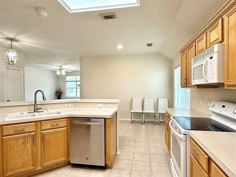 5610 Gaffney Ln — Photo 9
