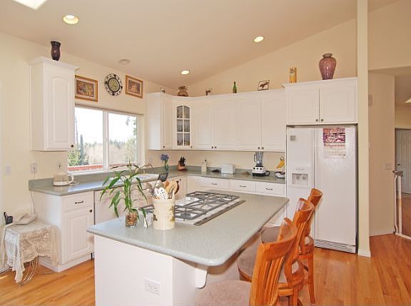 Gas cooktop, Double oven, Island, etc