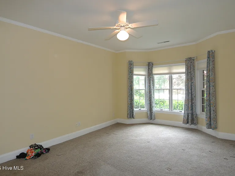 1113 Devonshire Dr — Photo 13