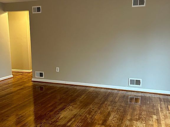 4th image of 3233 Arlington Blvd #A