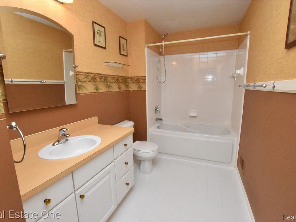 169 S Vista, photo 19