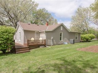2713 Karnes Rd, Saint Joseph, MO 64505