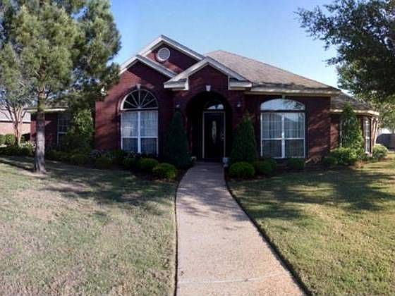 1st image of 820 Stoneridge Dr