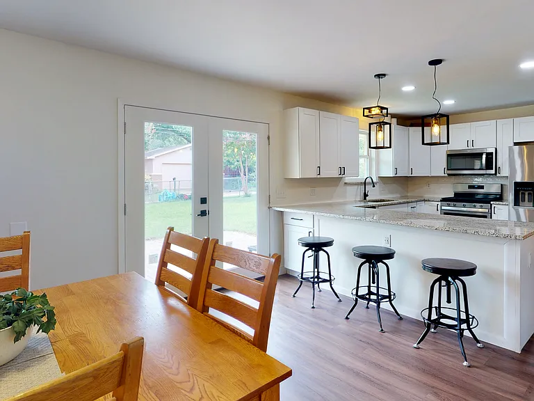 808 Scottsdale Dr — Photo 7