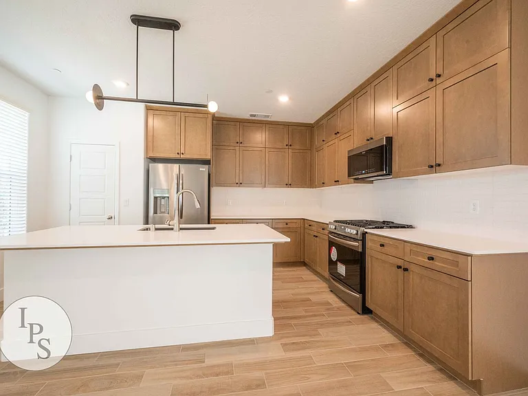 2830 E Tamarind Dr — Photo 7