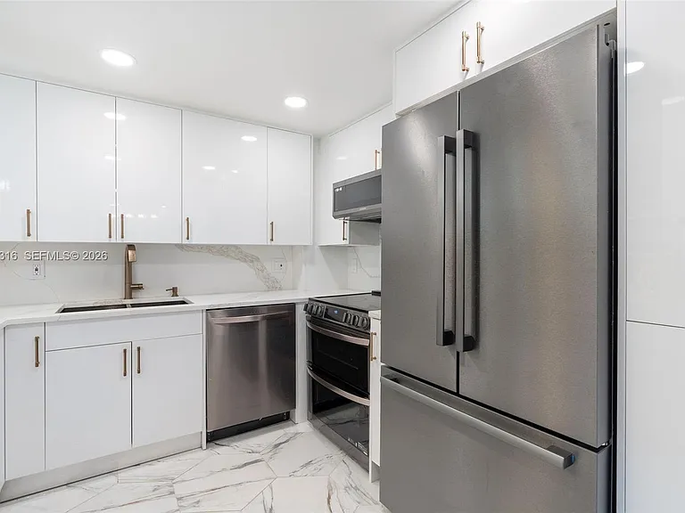 1985 S Ocean Dr #9G — Photo 13