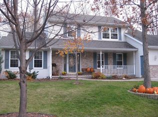 33 Brentwood Ct, Appleton, WI 54915