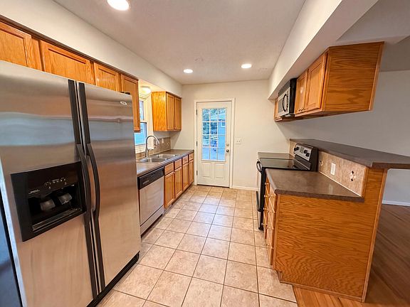 2nd image of 2807 Ohenry Rd
