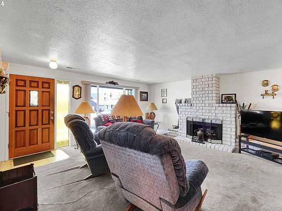 3rd image of 565 Evelyn Ave