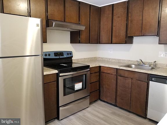 2nd image of 9839 Brassie Way