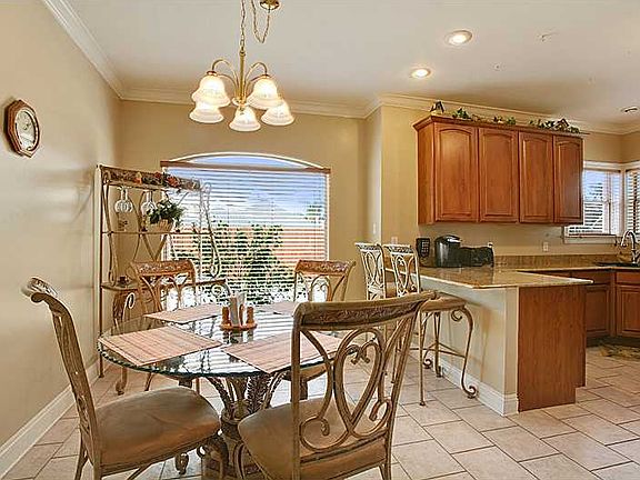 5th image of 321 Riverwood Dr