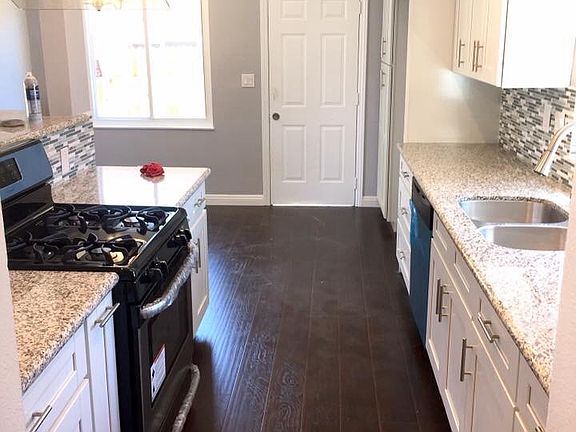 4th image of 961 W Olive St