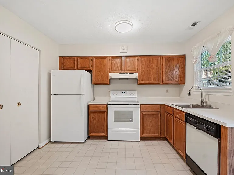2 Chelmsford Ct — Photo 15