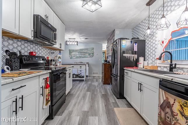 1st image of 1760R Country Ln