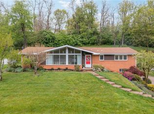 2462 Huntington Dr, Pittsburgh, PA 15241