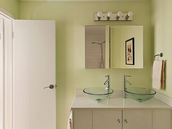 5th image of 21 E 22nd St APT 2K
