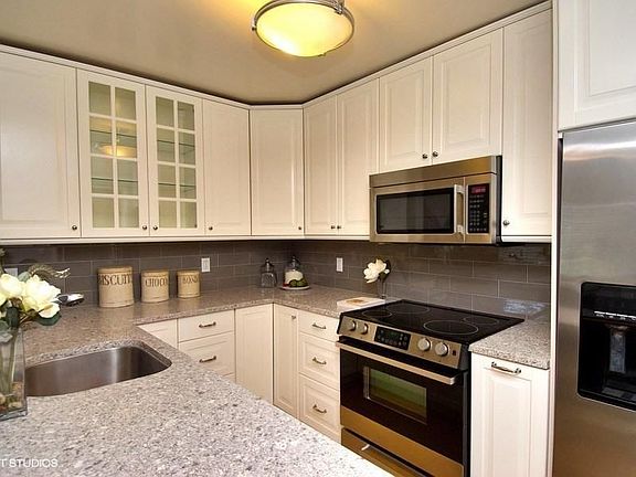 5th image of 934 Peninsula Ave APT 314