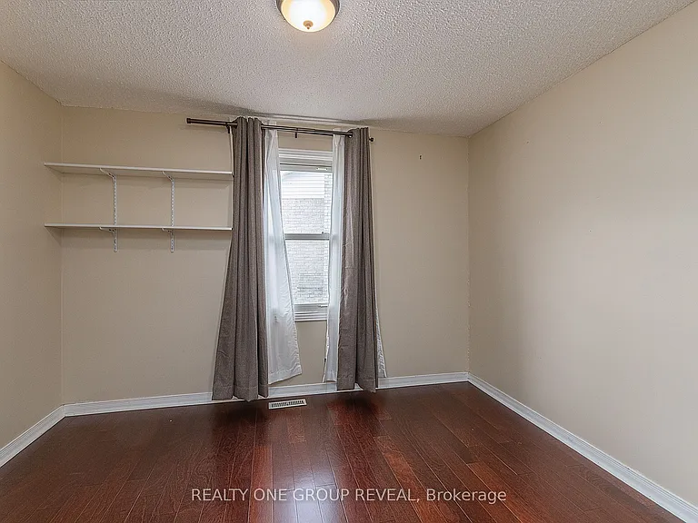 326 Prince Of Wales Dr — Photo 28