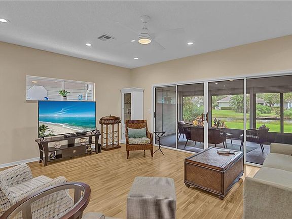 4th image of 425 Tamarind Pl