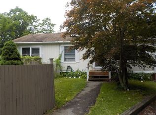 15 Beverly Ln, Peekskill, NY 10566