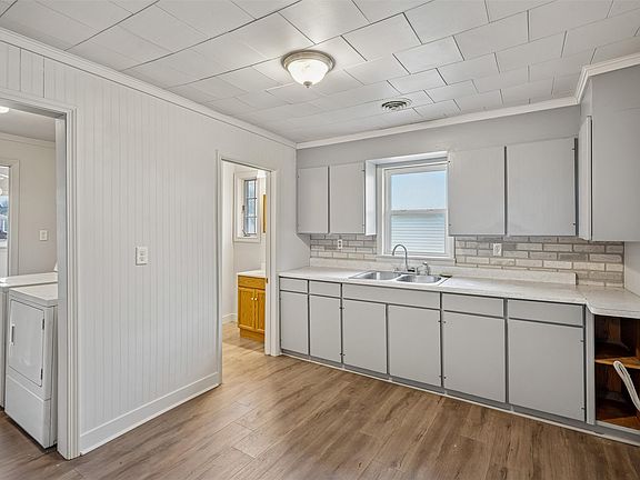 5th image of 506 Cass St