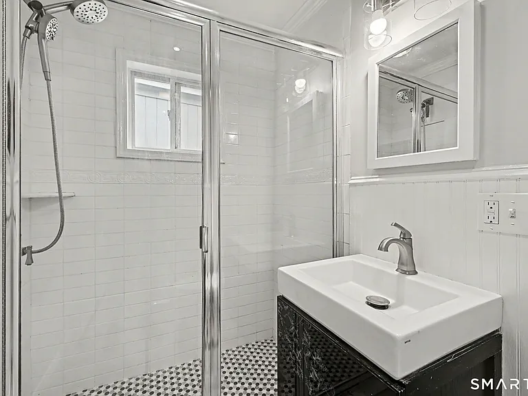 4 Highview Ave #R — Photo 16